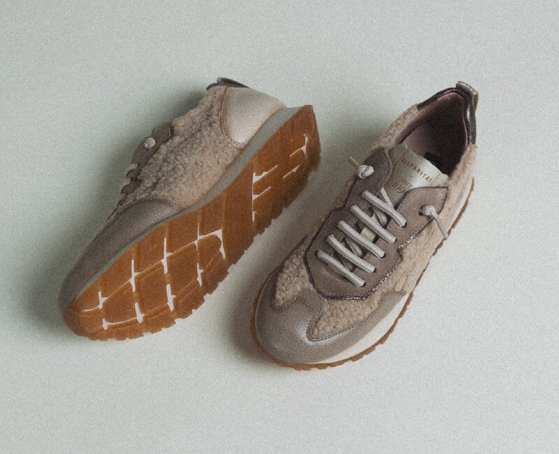 deportivas elegantes para oficina mujer