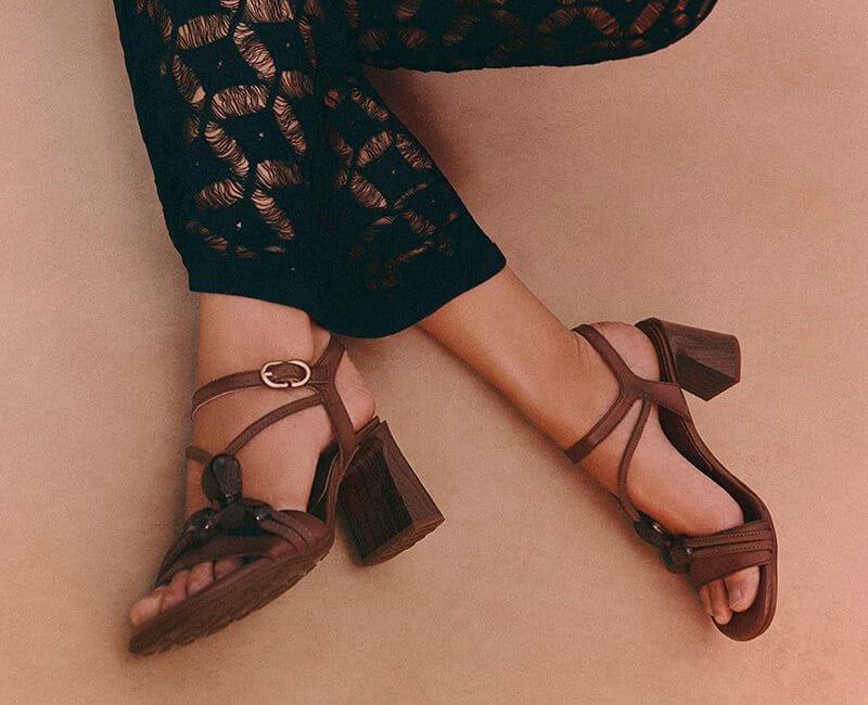 sandalias atadas al tobillo hispanitas